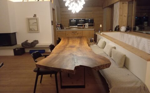 Restauration Nussbaum-Tisch